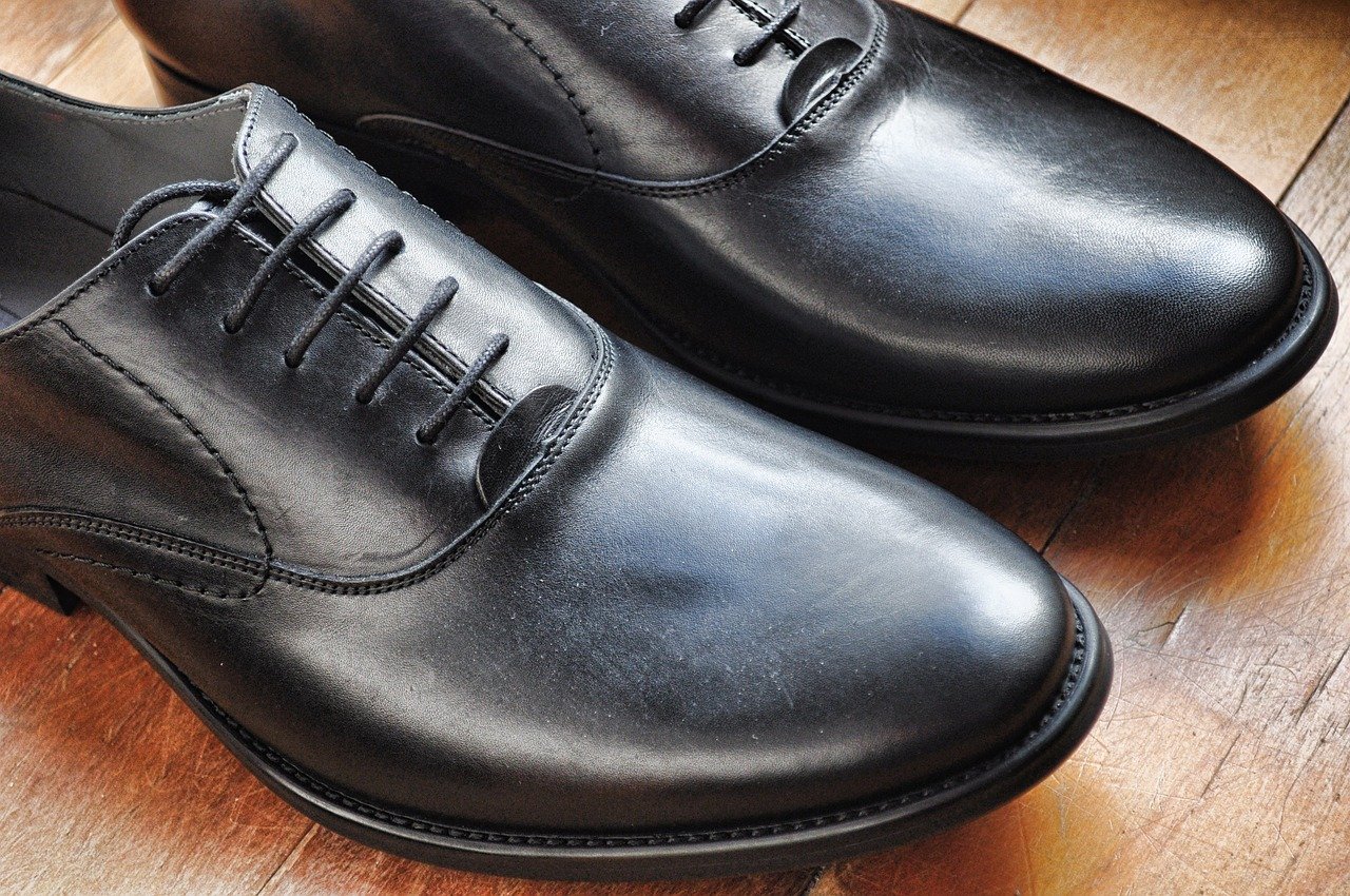 Pantofi negri eleganți
